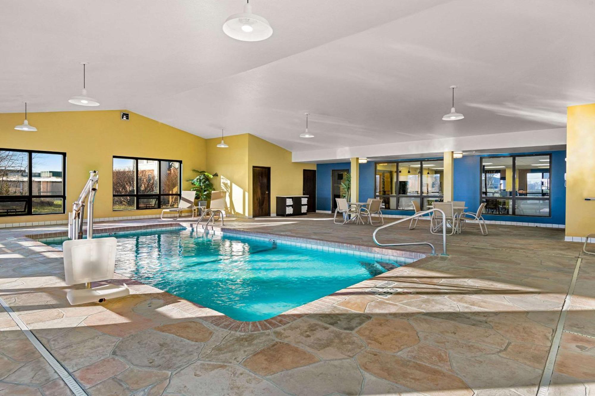 Quality Inn Warrensburg Exterior photo